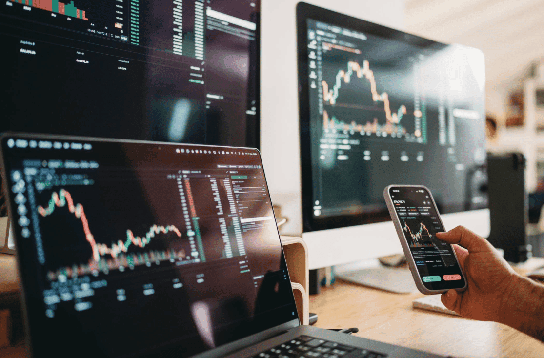 Hyperliquid ETFs Defy $4.4B Crypto Fund Exodus
