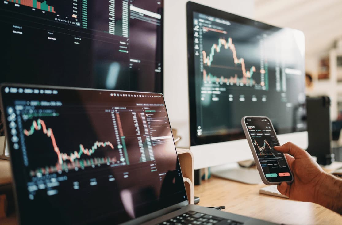 Hyperliquid ETFs Defy $4.4B Crypto Fund Exodus
