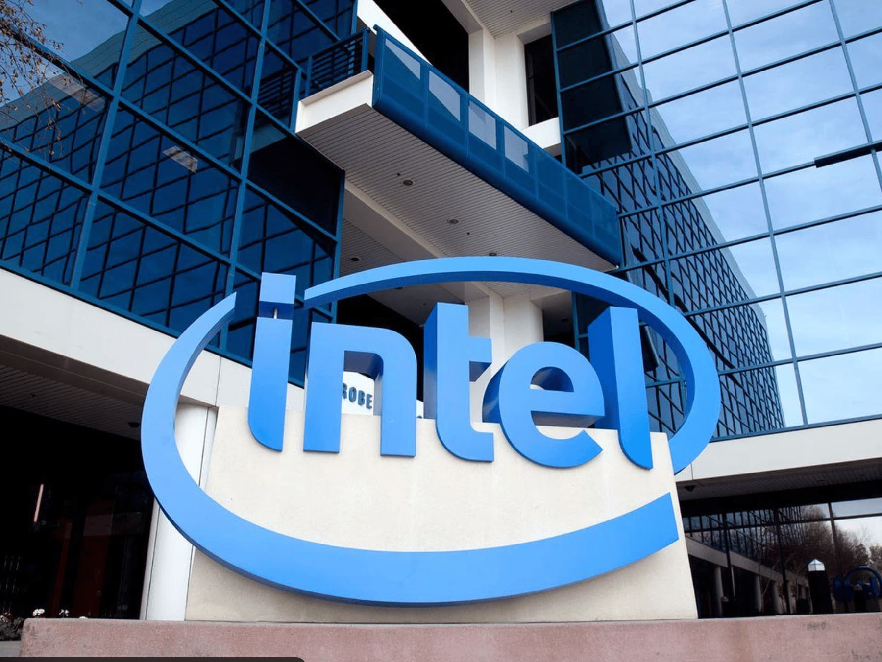 Intel Rally Lifts Nasdaq Futures as Hormuz Risk Caps Dow