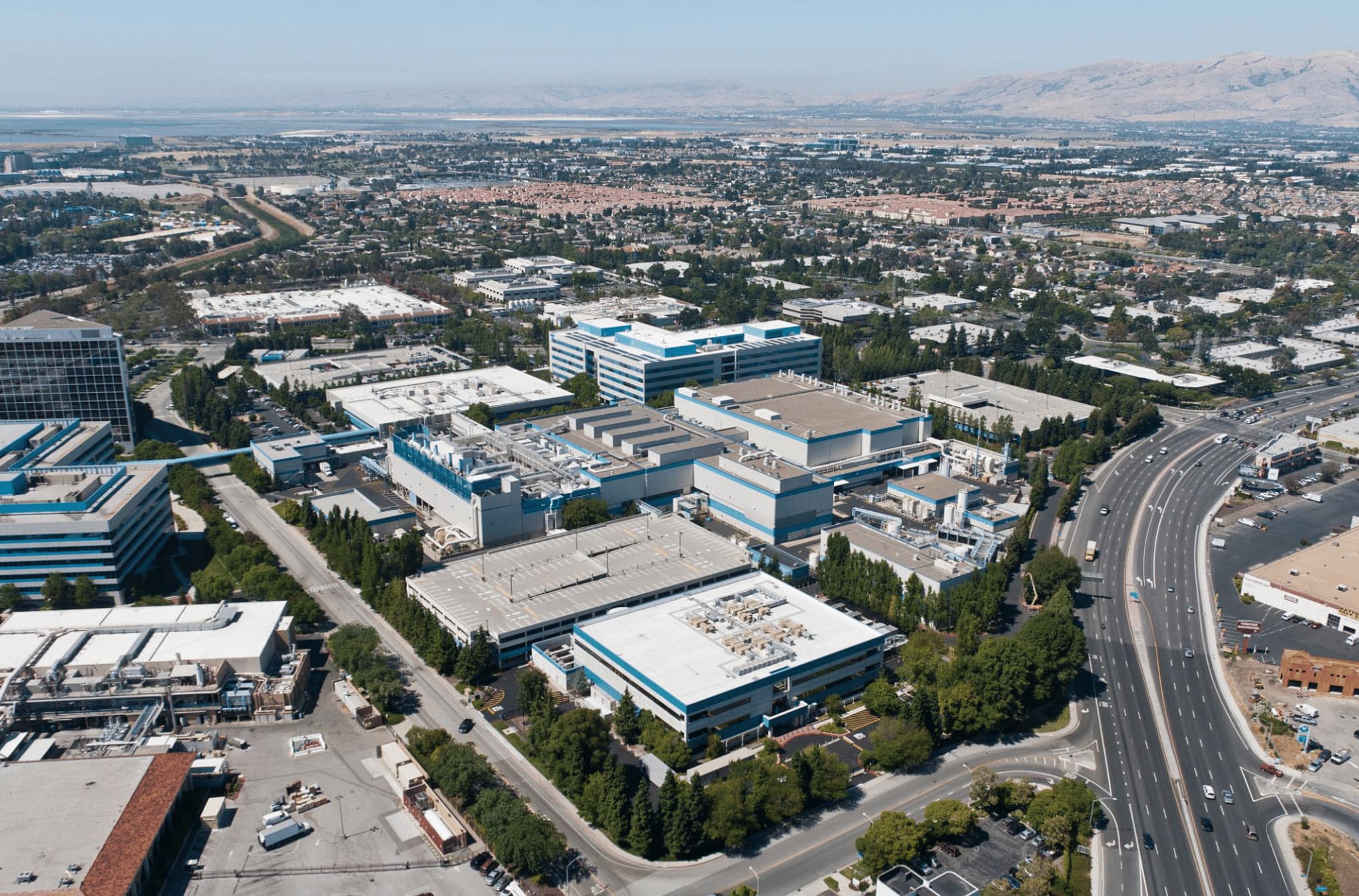 Intel's 25% Moonshot: The Q1 Beat That Broke the 2000 High