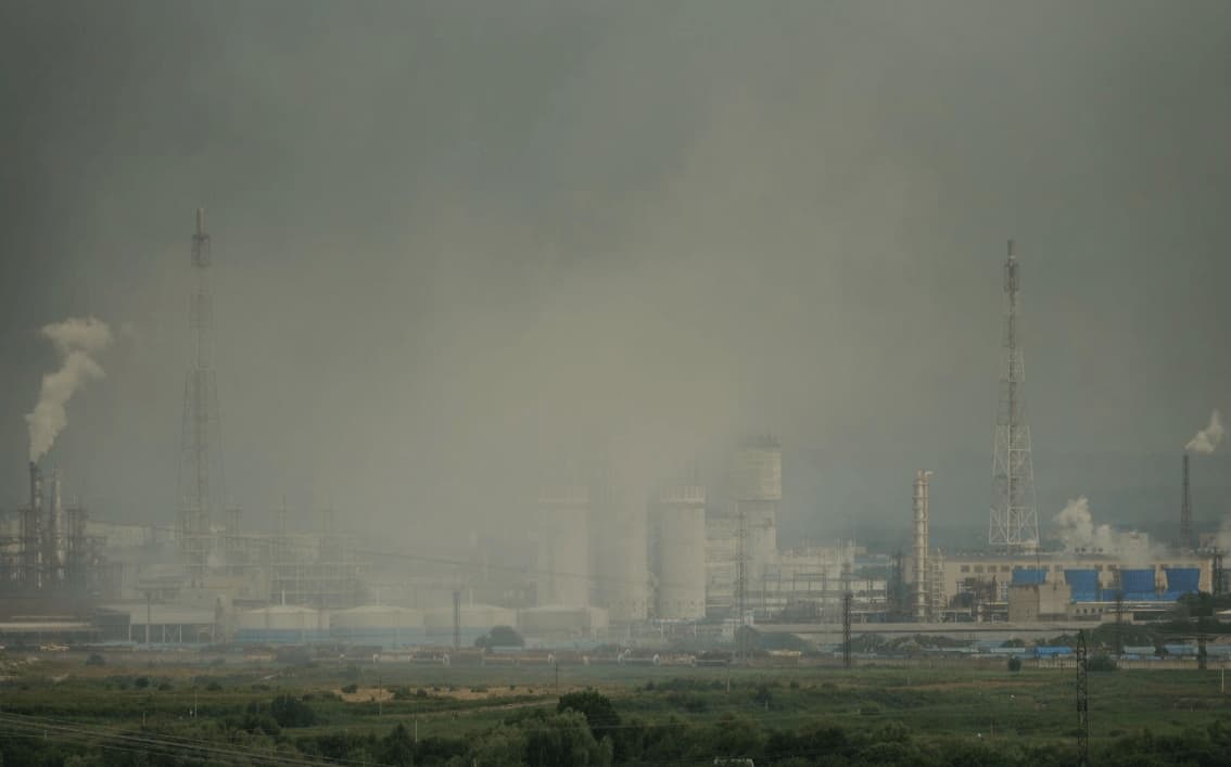 Iran Strikes Sink Stocks as Oil Tops $114