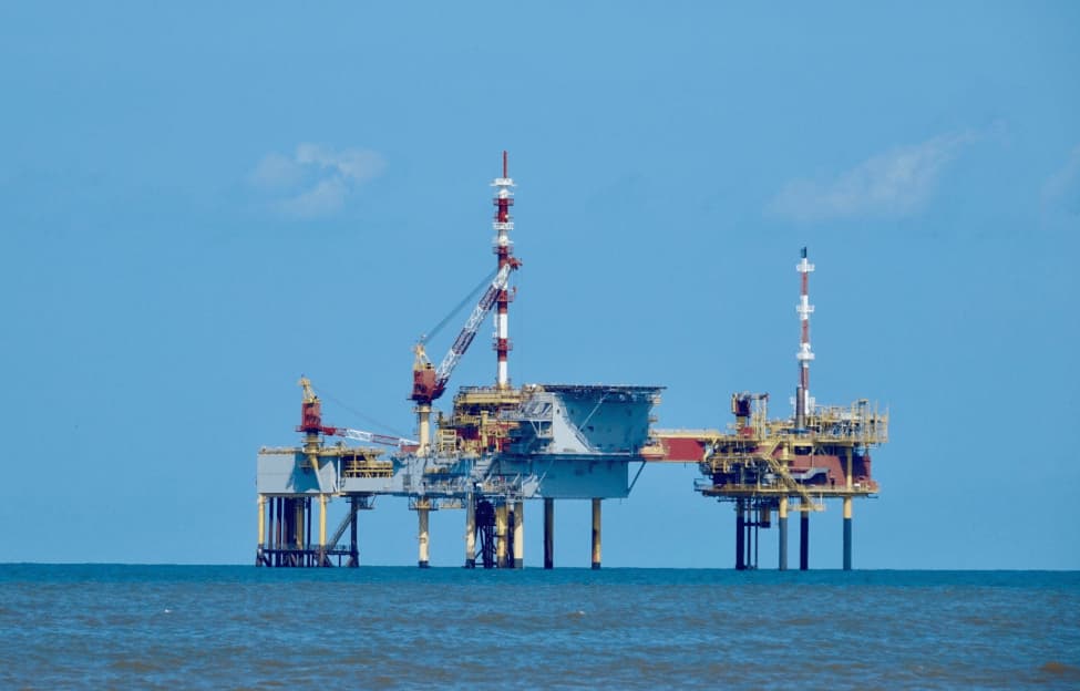 Oil Climbs Toward $98 as Iran Tensions Offset Record Stocks