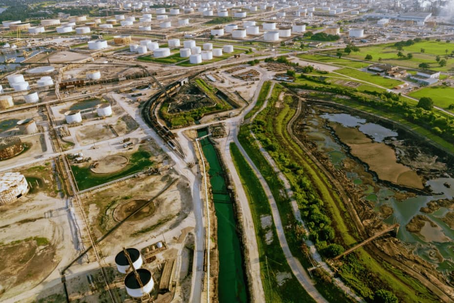 Oil Inventories Hit Critical Levels as Hormuz Crisis Deepens