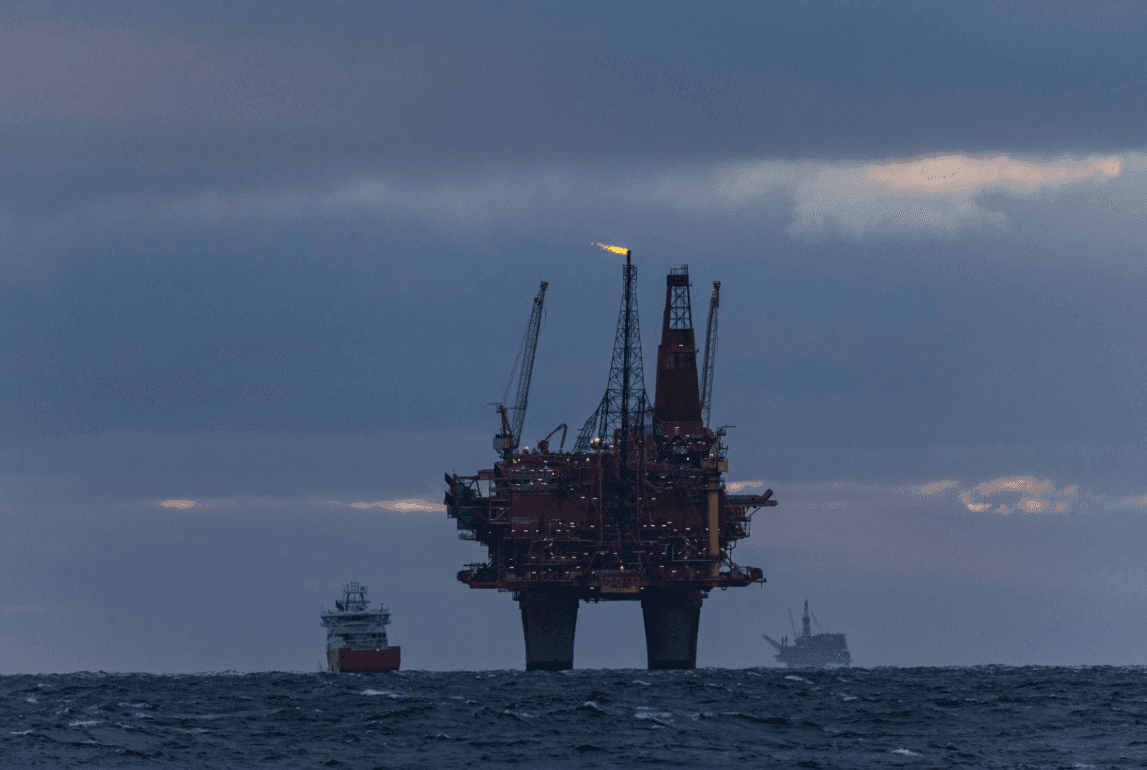 Oil Stuck Near $100 as Iran Ceasefire Masks Supply Gap