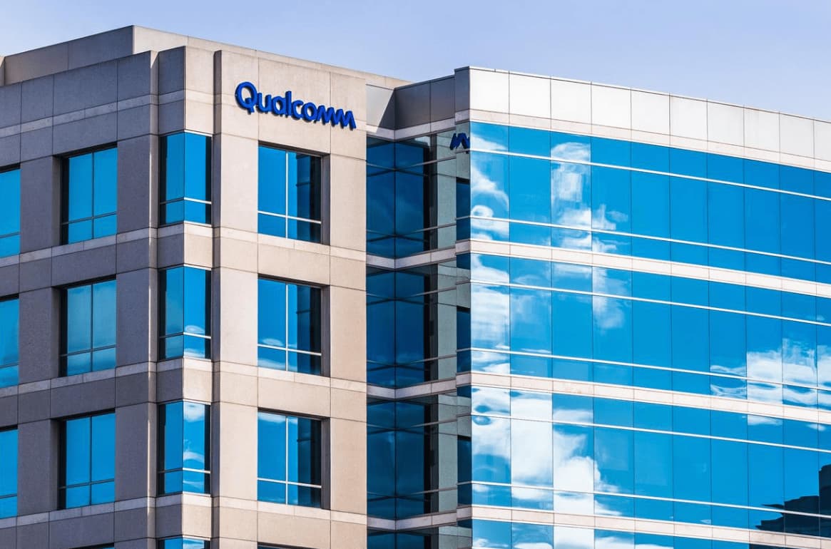 Qualcomm Plunges 13% in Worst Session Since 2020