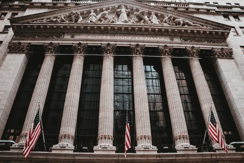 S&P 500 Hits Record as Tech Rally Overpowers Oil Spike