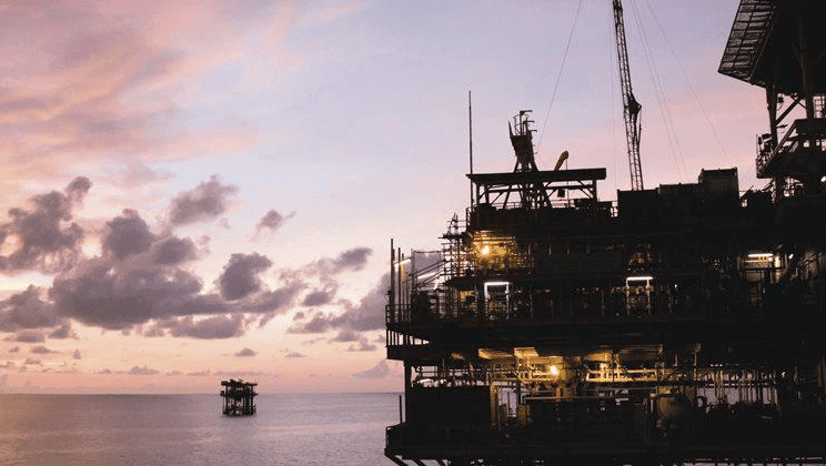 S&P 500 Stalls Below Record as Oil Tops $104 on Iran