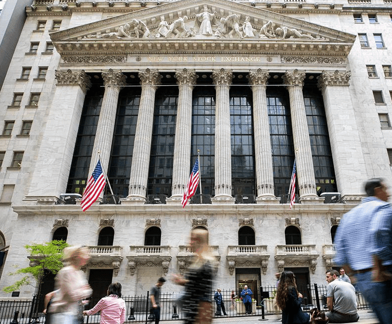 S&P 500 Tops 7,600 for First Time as Chip Stocks Rally
