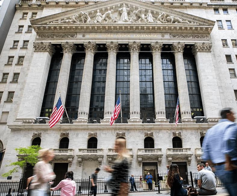 S&P 500 Tops 7,600 for First Time as Chip Stocks Rally