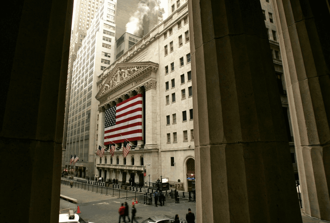 VOO Crosses $1 Trillion as Investors Flee Crypto ETFs