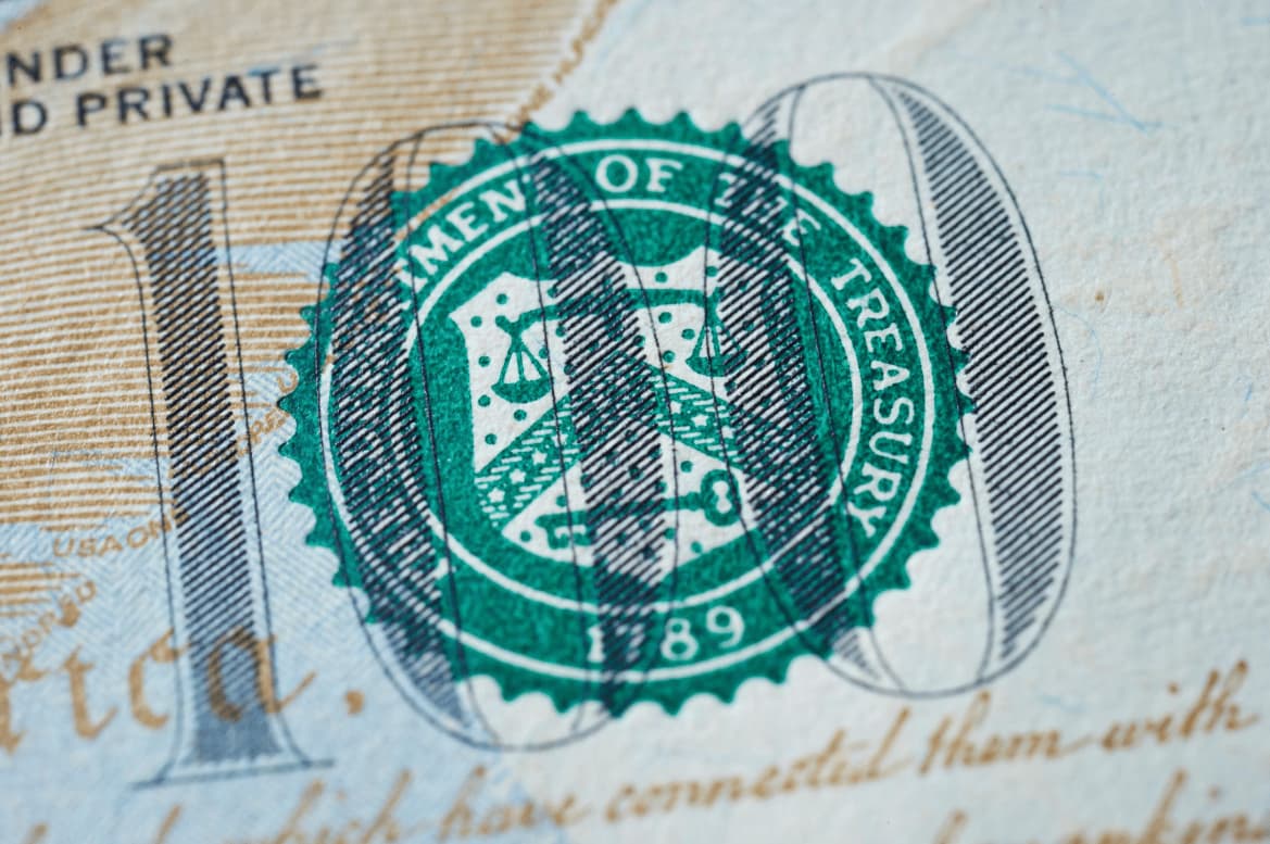 Warsh Fed Confirmation Stalls as DOJ Probe Hangs Over Powell Exit