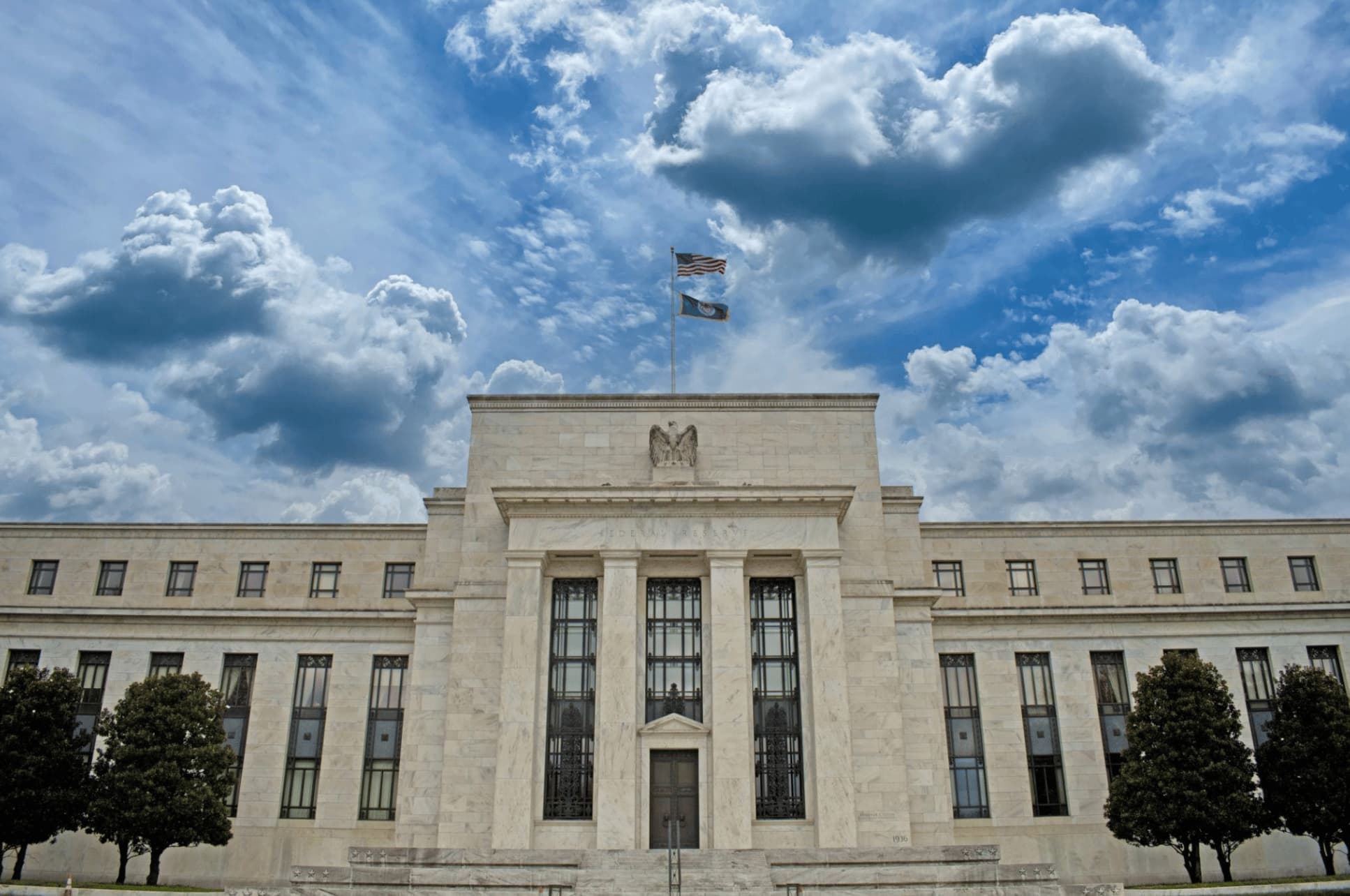 Warsh Takes the Fed Chair as Inflation Closes the Door on Cuts